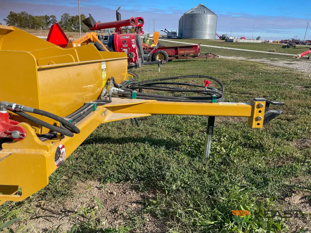 Durabilt DP84HCDB 4.5 Yard Dirt Pan Scraper - 4.5 yd Capacity 84’’ Width Dirt Pans