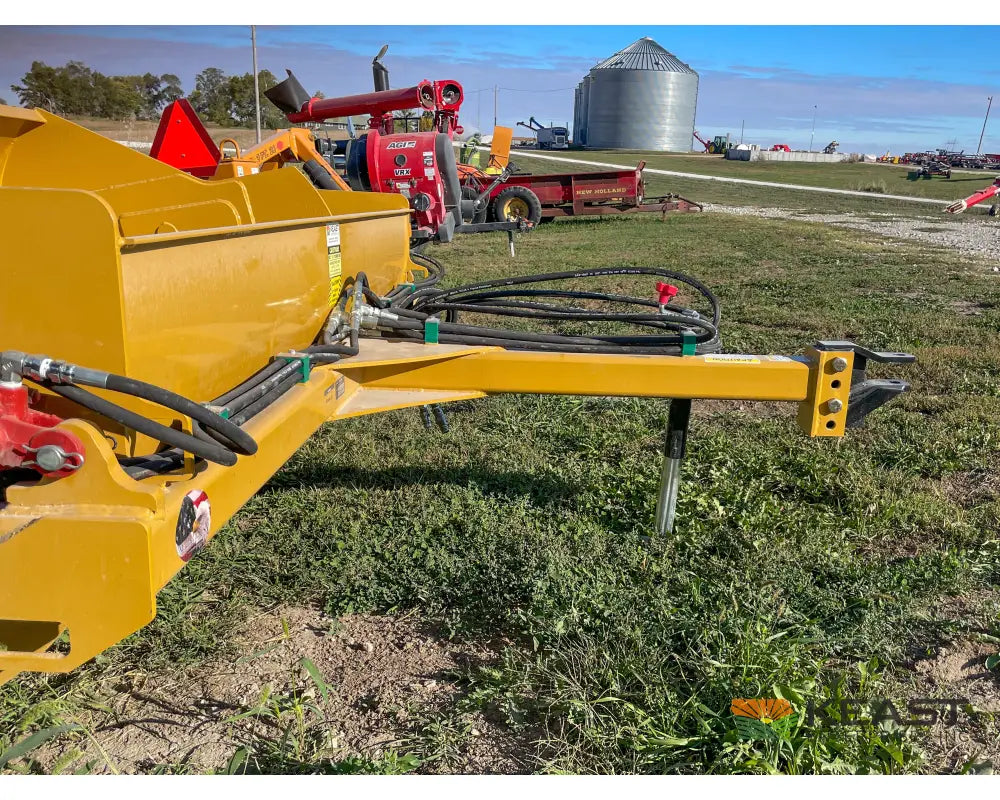 Durabilt DP84HCDB 4.5 Yard Dirt Pan Scraper - 4.5 yd Capacity 84’’ Width Dirt Pans