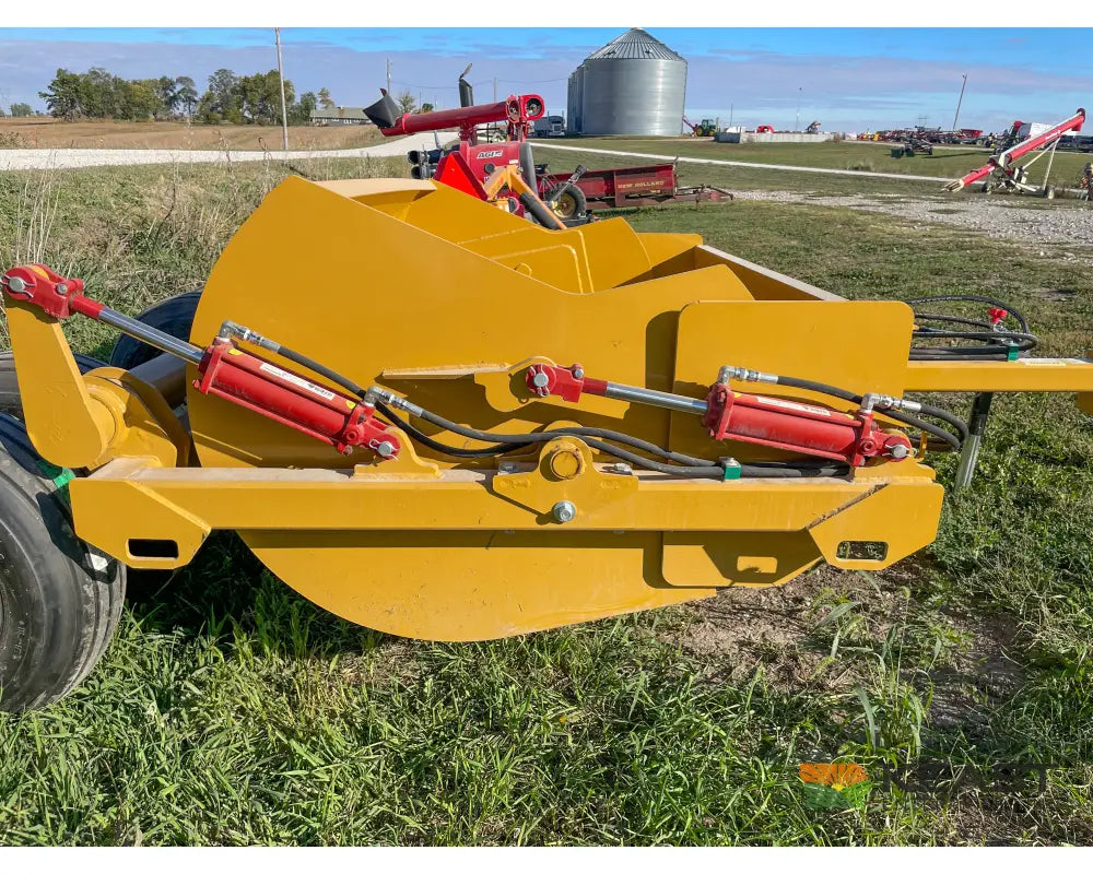 Durabilt DP84HCDB 4.5 Yard Dirt Pan Scraper - 4.5 yd Capacity 84’’ Width Dirt Pans
