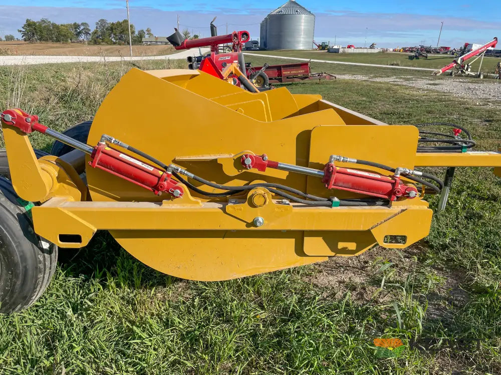 Durabilt DP84HCDB 4.5 Yard Dirt Pan Scraper - 4.5 yd Capacity 84’’ Width Dirt Pans