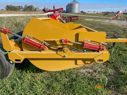 Durabilt DP84HCDB 4.5 Yard Dirt Pan Scraper - 4.5 yd Capacity 84’’ Width Dirt Pans