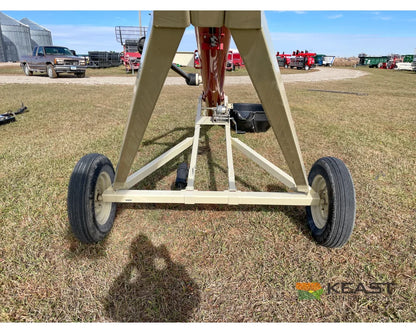 Farm King 1031 Auger - 10’’ x 31’ Cage Style Intake Augers