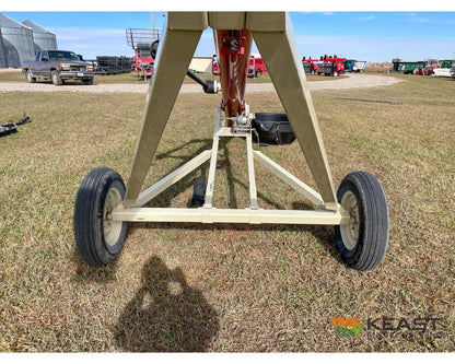 Farm King 1031 Auger - 10’’ x 31’ Cage Style Intake Augers