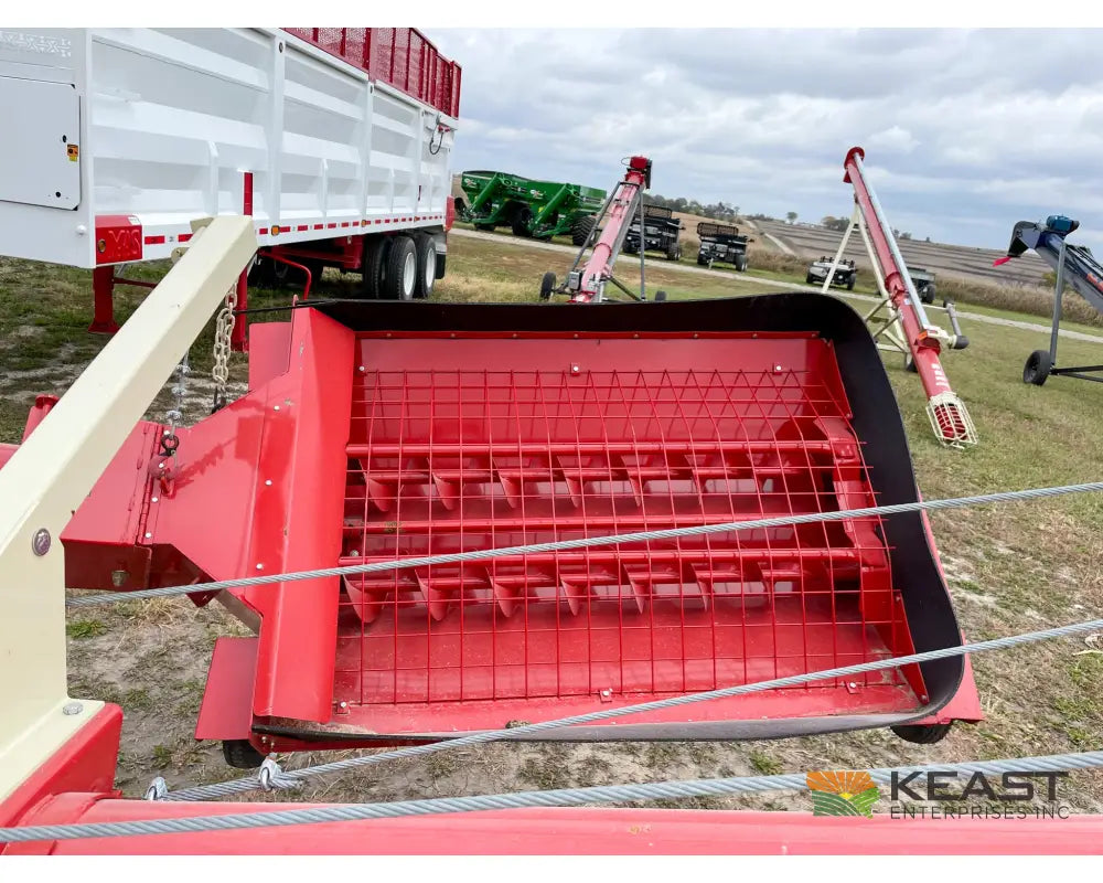 Farm King 1060 Auger 10’’ x 60’ Manual Swingaway Intake Scissor Lift Augers