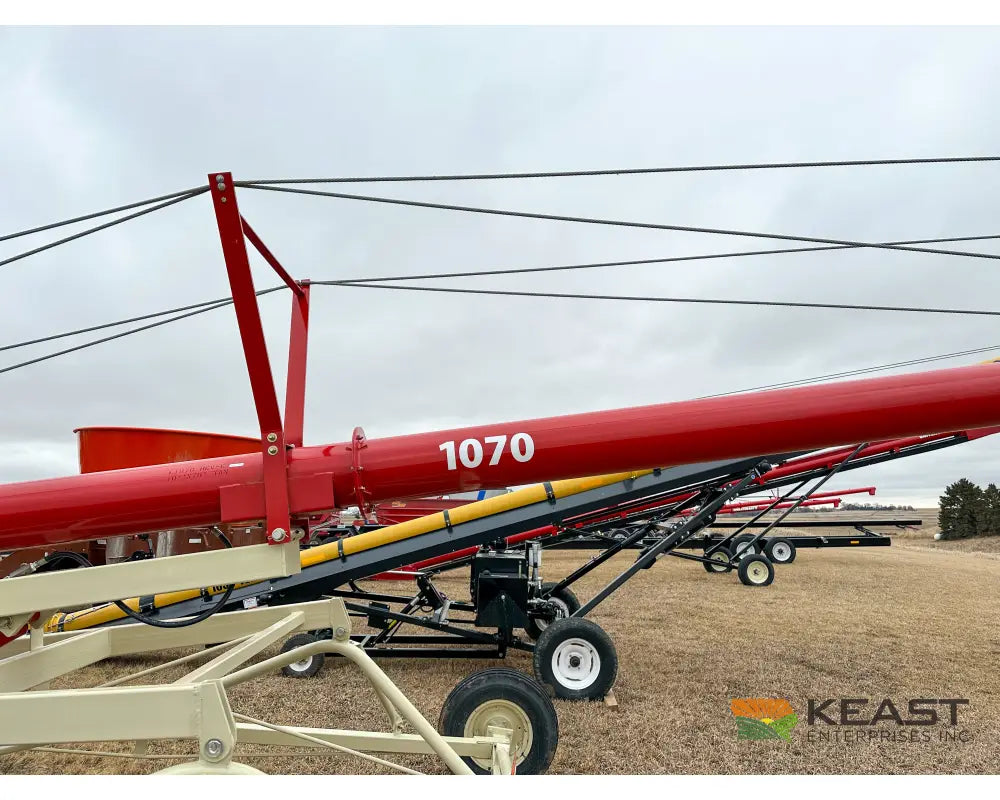 Farm King 1070 Auger - 10’’ x 70’ Manual Swingaway Intake Scissor Lift Augers