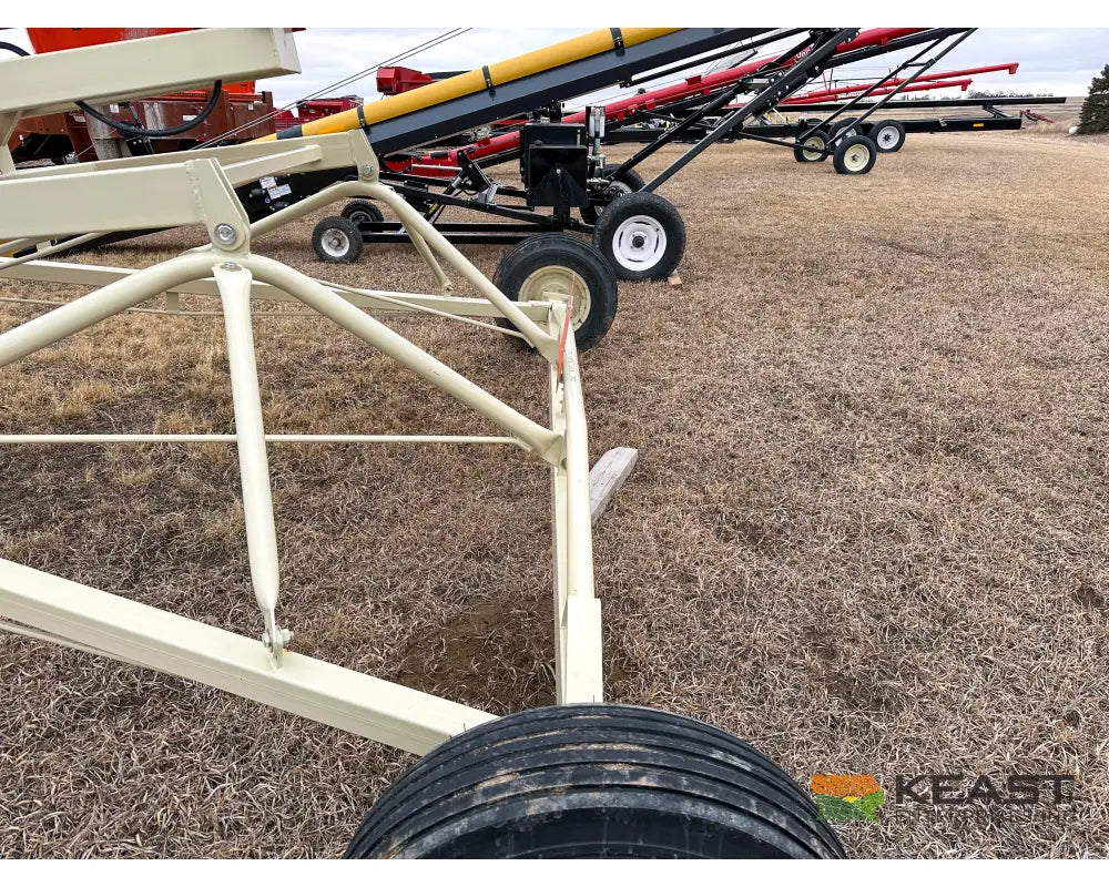 Farm King 1070 Auger - 10’’ x 70’ Manual Swingaway Intake Scissor Lift Augers