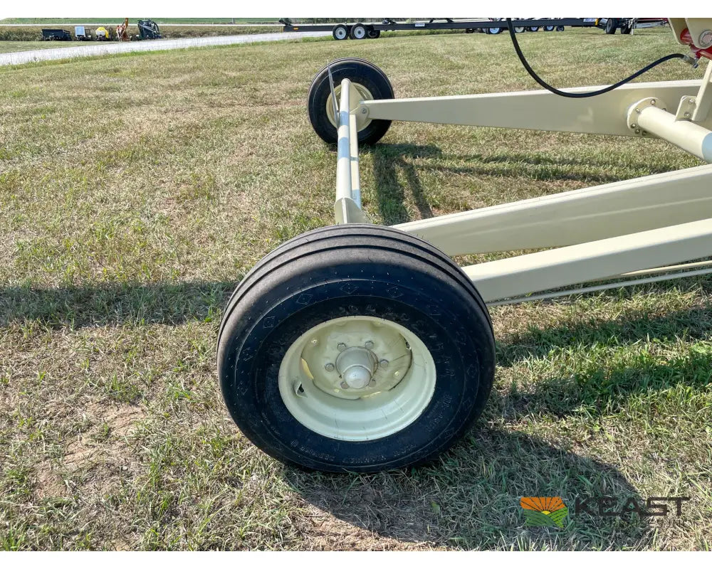 Farm King 1385 Auger - 13’’ x 85’ Swingaway Intake Scissor Lift Augers