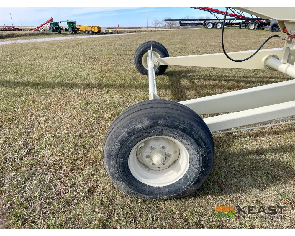 Farm King 1395 Auger - 13’’ x 95’ Swingaway Intake Scissor Lift Augers