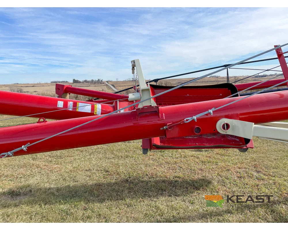 Farm King 1395 Auger - 13’’ x 95’ Swingaway Intake Scissor Lift Augers