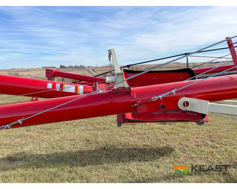Farm King 1395 Auger - 13’’ x 95’ Swingaway Intake Scissor Lift Augers