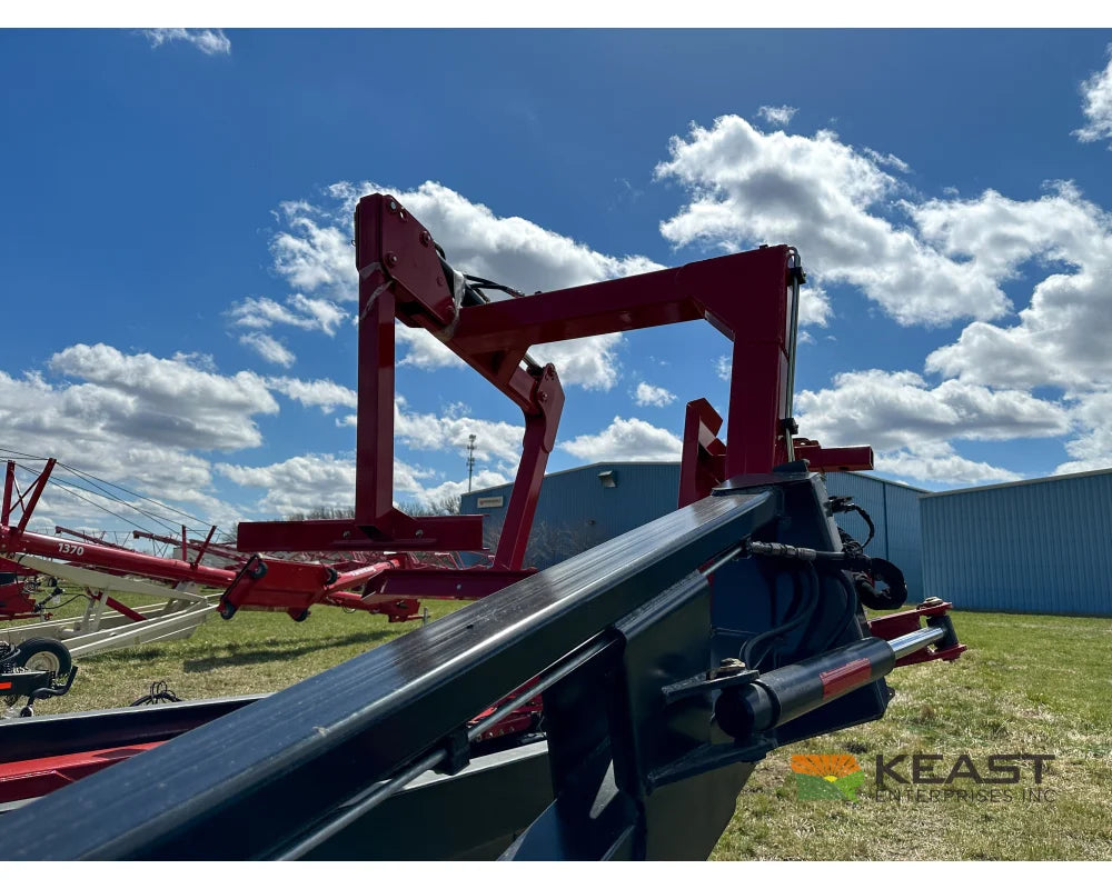 Farm King 4480XD Square Bale Carrier - Up to 24 Bale Capacity Self Loading Arm Feed Wagons