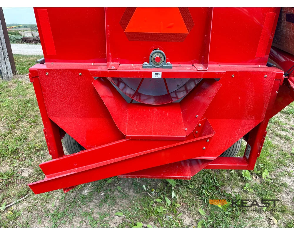 Farm King 482 Grain Cleaner - Up to 1,900 BPH Capacity Integrated Screens Grain Cleaner