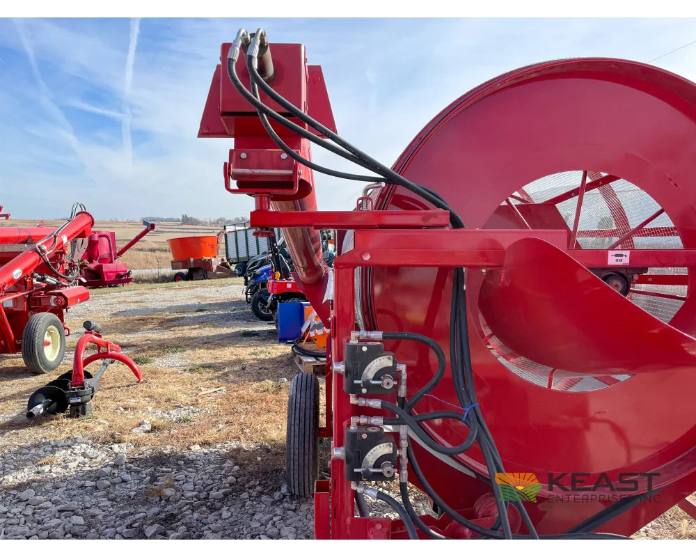 Farm King 482 Grain Cleaner Up to 1,900 BPH Capacity Integrated Screens Gas Engine Grain Cleaner