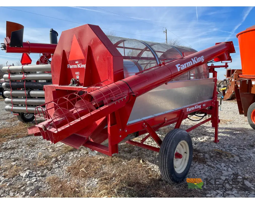 Farm King 482 Grain Cleaner Up to 1,900 BPH Capacity Integrated Screens Gas Engine Grain Cleaner