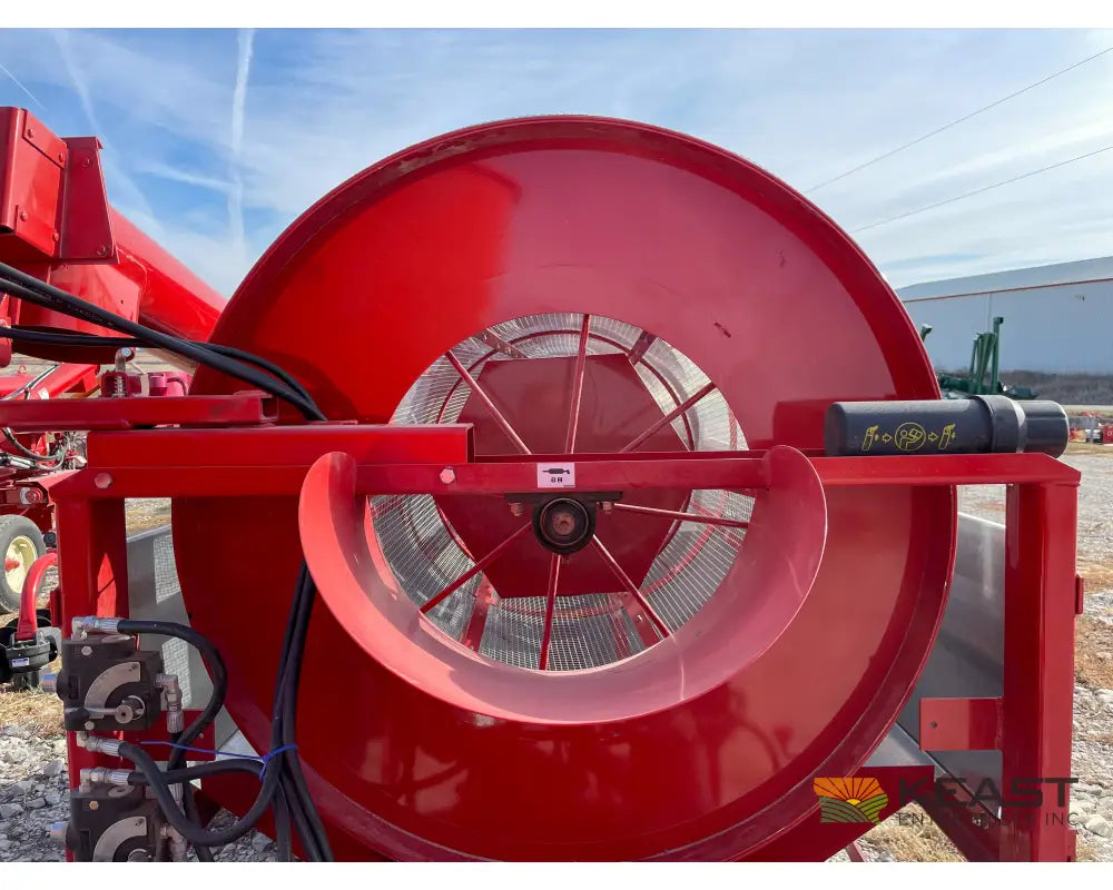 Farm King 482 Grain Cleaner Up to 1,900 BPH Capacity Integrated Screens Gas Engine Grain Cleaner