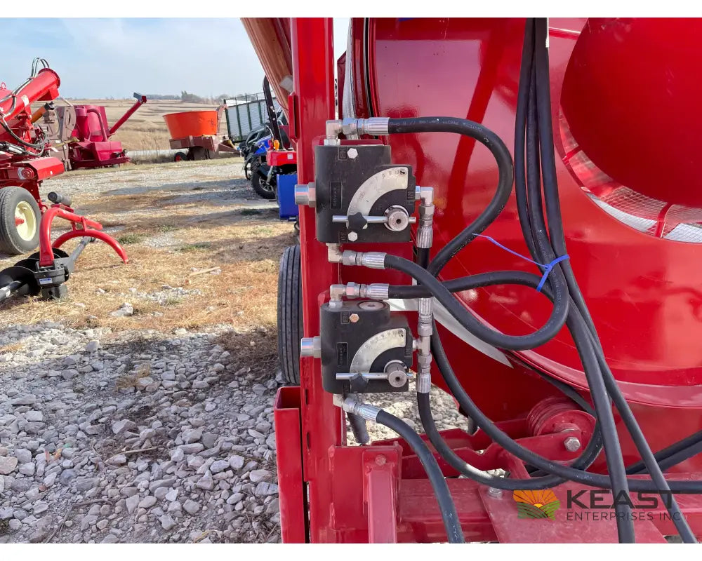 Farm King 482 Grain Cleaner Up to 1,900 BPH Capacity Integrated Screens Gas Engine Grain Cleaner