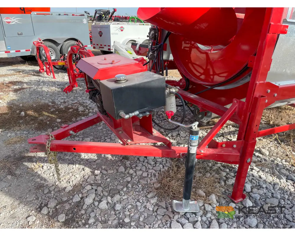 Farm King 482 Grain Cleaner Up to 1,900 BPH Capacity Integrated Screens Gas Engine Grain Cleaner