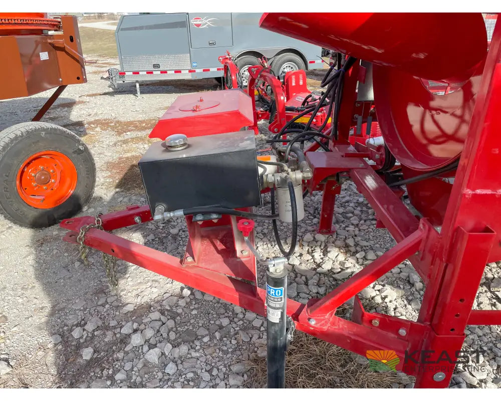 Farm King 482 Grain Cleaner Up to 1,900 BPH Capacity Integrated Screens Gas Engine Grain Cleaner