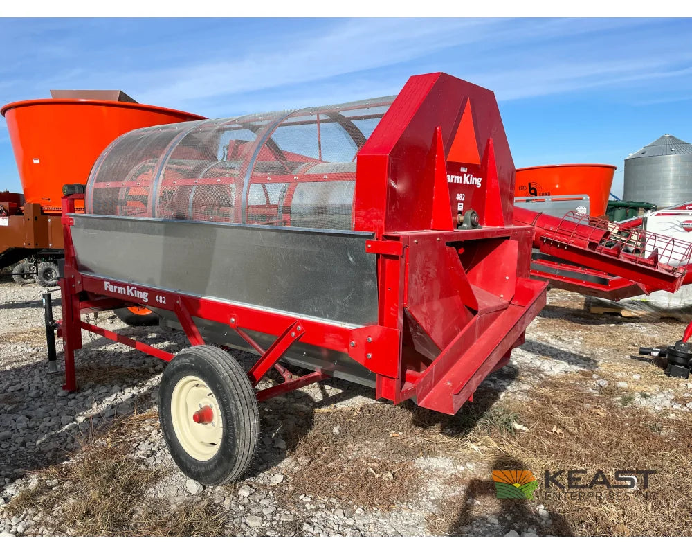 Farm King 482 Grain Cleaner Up to 1,900 BPH Capacity Integrated Screens Gas Engine Grain Cleaner