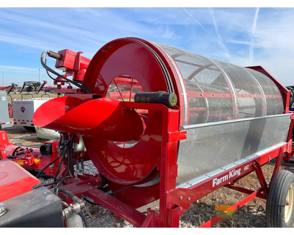Farm King 482 Grain Cleaner Up to 1,900 BPH Capacity Integrated Screens Gas Engine Grain Cleaner