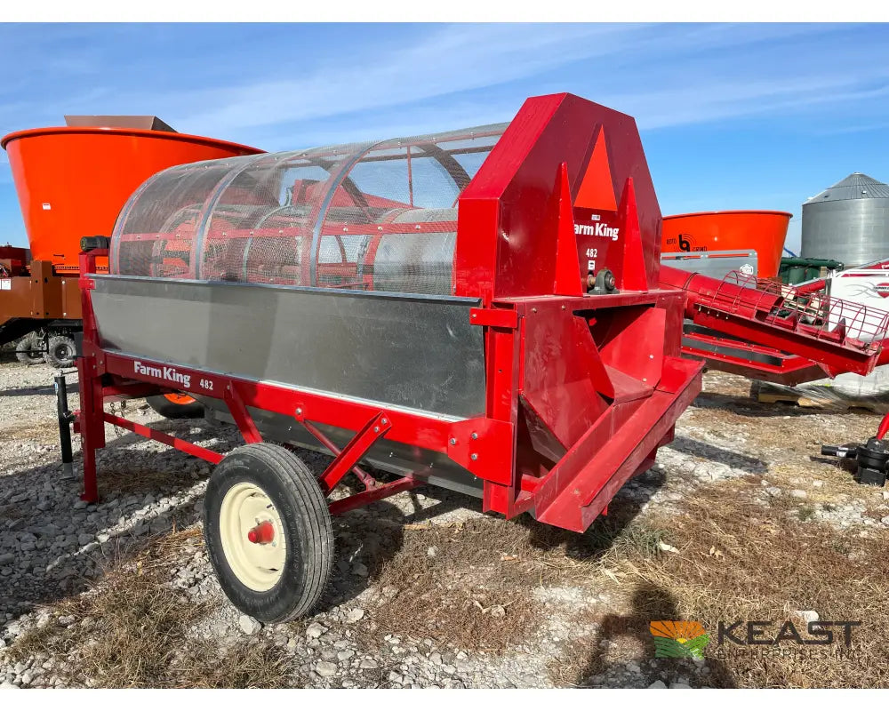 Farm King 482 Grain Cleaner Up to 1,900 BPH Capacity Integrated Screens Gas Engine Grain Cleaner