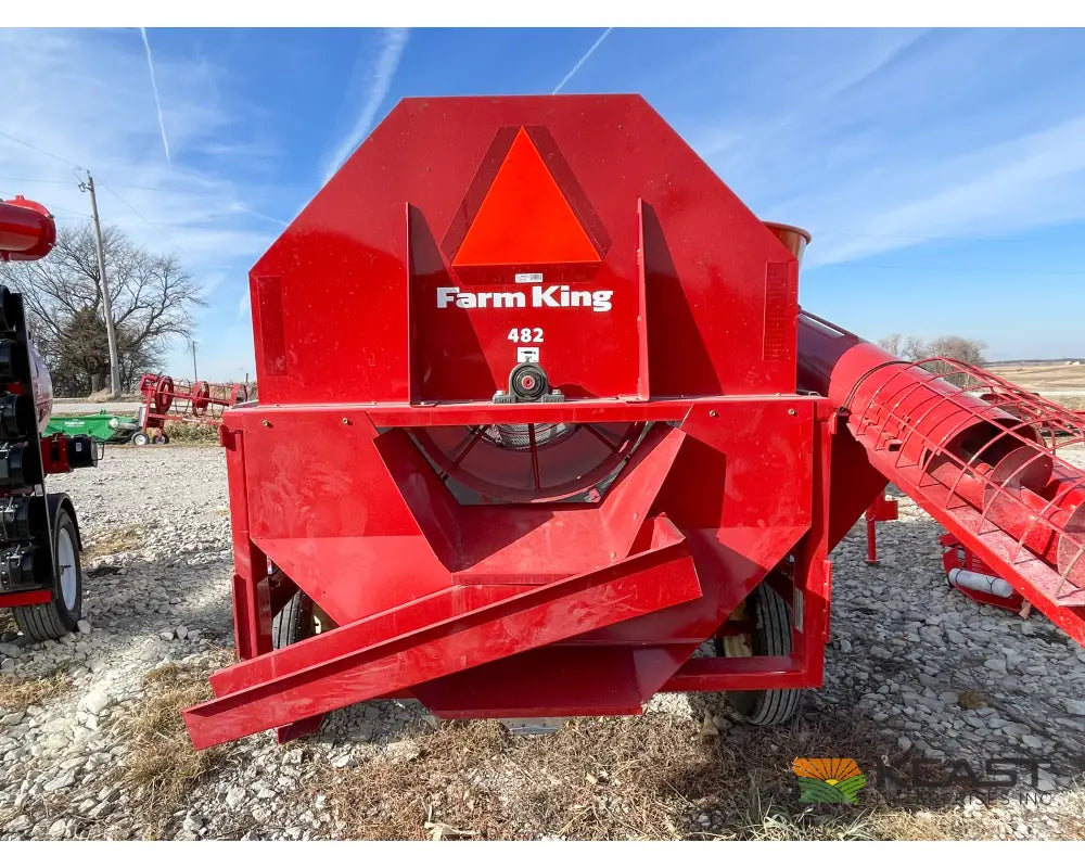 Farm King 482 Grain Cleaner Up to 1,900 BPH Capacity Integrated Screens Gas Engine Grain Cleaner