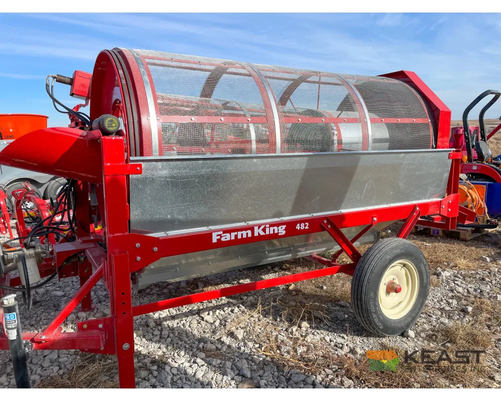 Farm King 482 Grain Cleaner Up to 1,900 BPH Capacity Integrated Screens Gas Engine Grain Cleaner