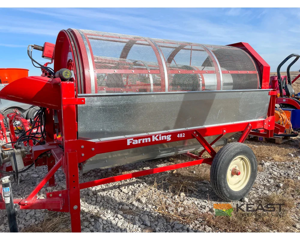Farm King 482 Grain Cleaner Up to 1,900 BPH Capacity Integrated Screens Gas Engine Grain Cleaner