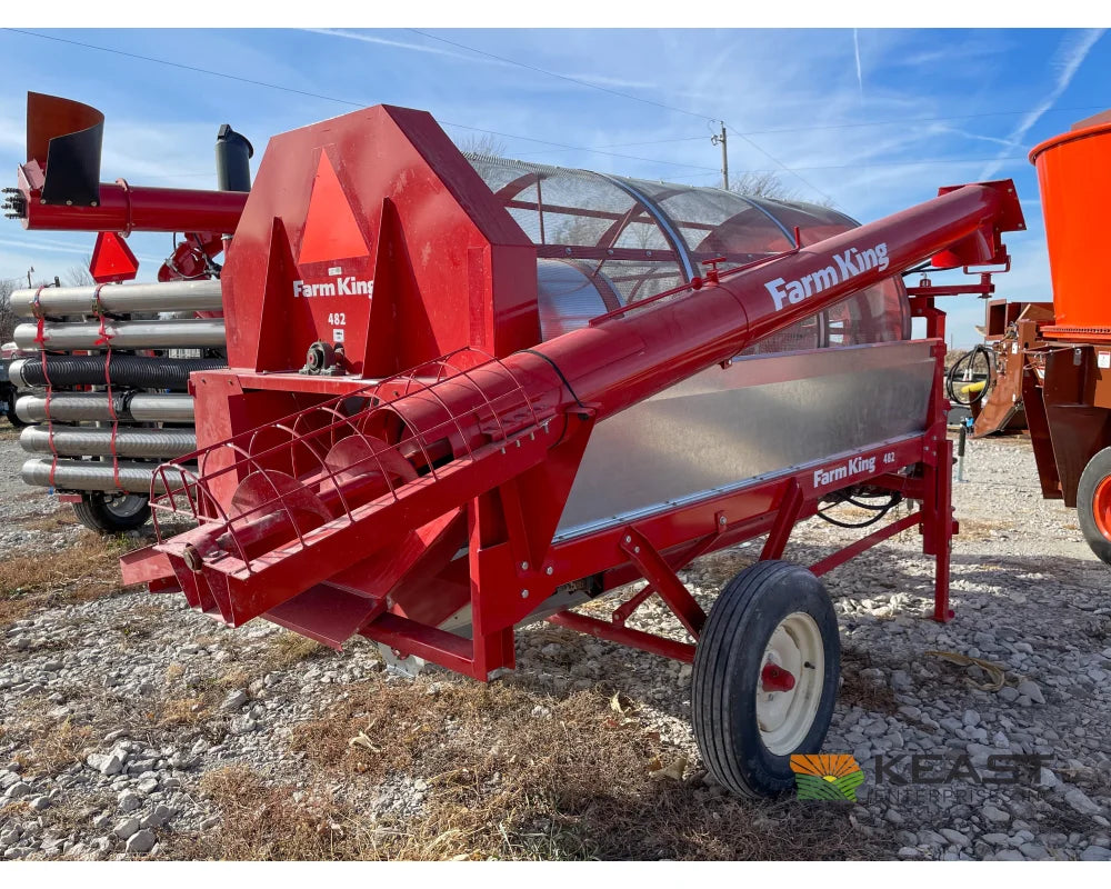 Farm King 482 Grain Cleaner Up to 1,900 BPH Capacity Integrated Screens Gas Engine Grain Cleaner