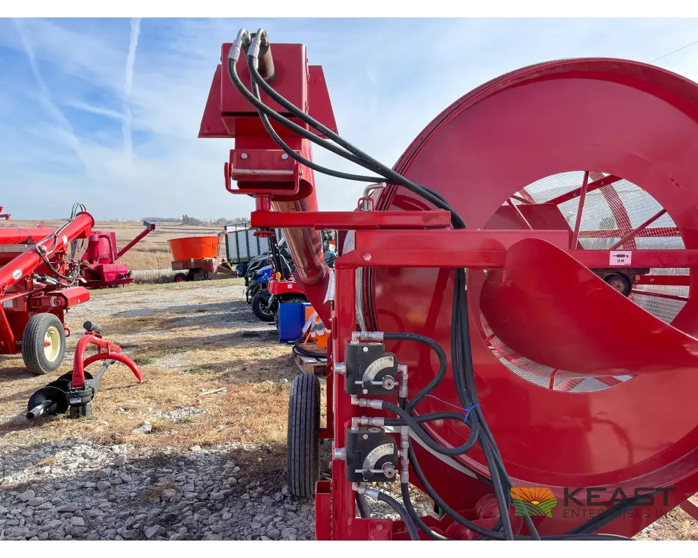 Farm King 482 Grain Cleaner Up to 1,900 BPH Capacity Integrated Screens Gas Engine Grain Cleaner