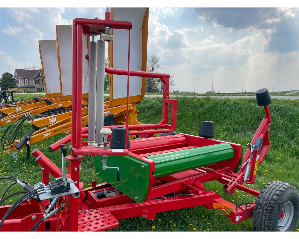 Farm King BW200 Pull-Type Bale Wrapper 4’ x 4’ and 4’ x 5’ Bale Capacity Bale Wrappers