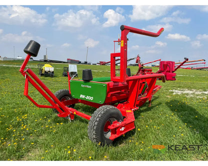 Farm King BW200 Pull-Type Bale Wrapper 4’ x 4’ and 4’ x 5’ Bale Capacity Bale Wrappers