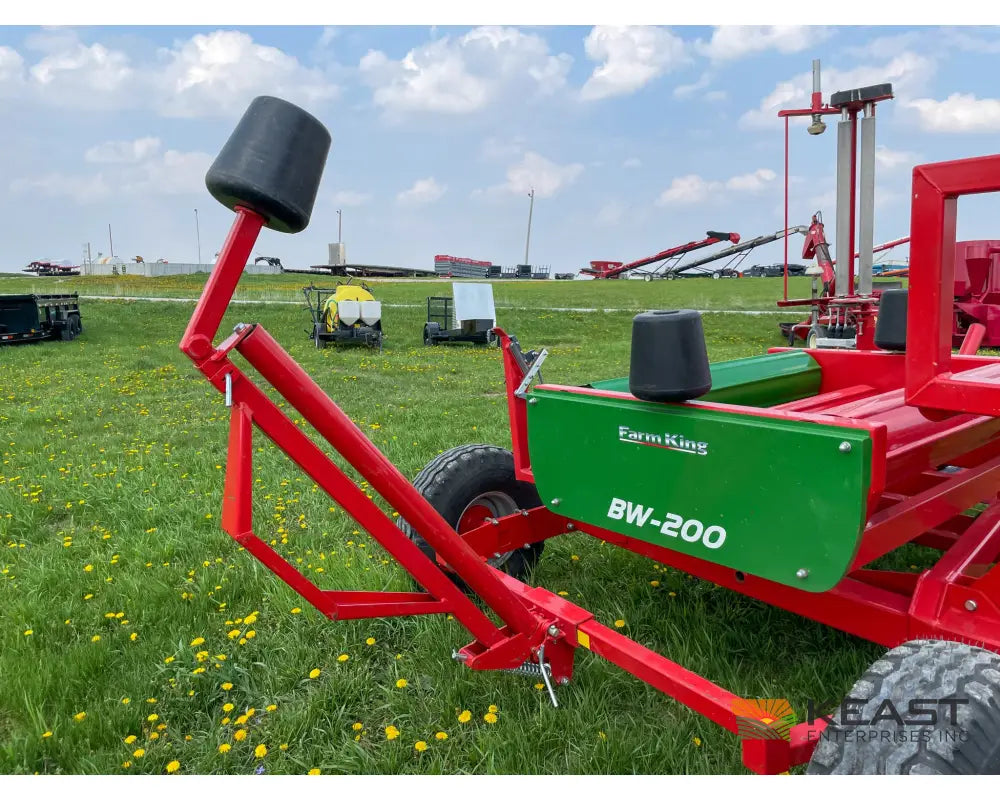 Farm King BW200 Pull-Type Bale Wrapper 4’ x 4’ and 4’ x 5’ Bale Capacity Bale Wrappers
