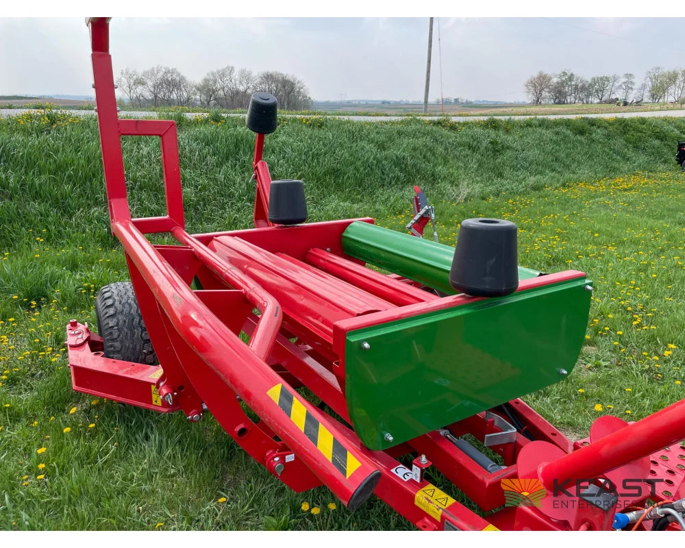 Farm King BW200 Pull-Type Bale Wrapper 4’ x 4’ and 4’ x 5’ Bale Capacity Bale Wrappers