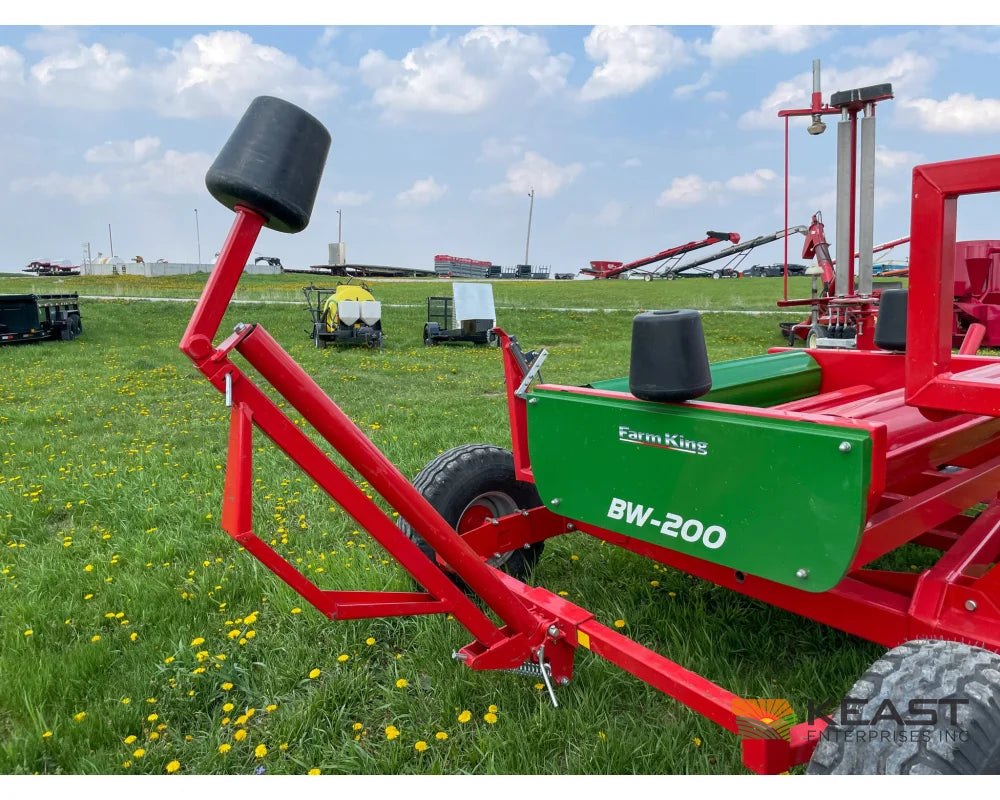 Farm King BW200 Pull-Type Bale Wrapper 4’ x 4’ and 4’ x 5’ Bale Capacity Bale Wrappers
