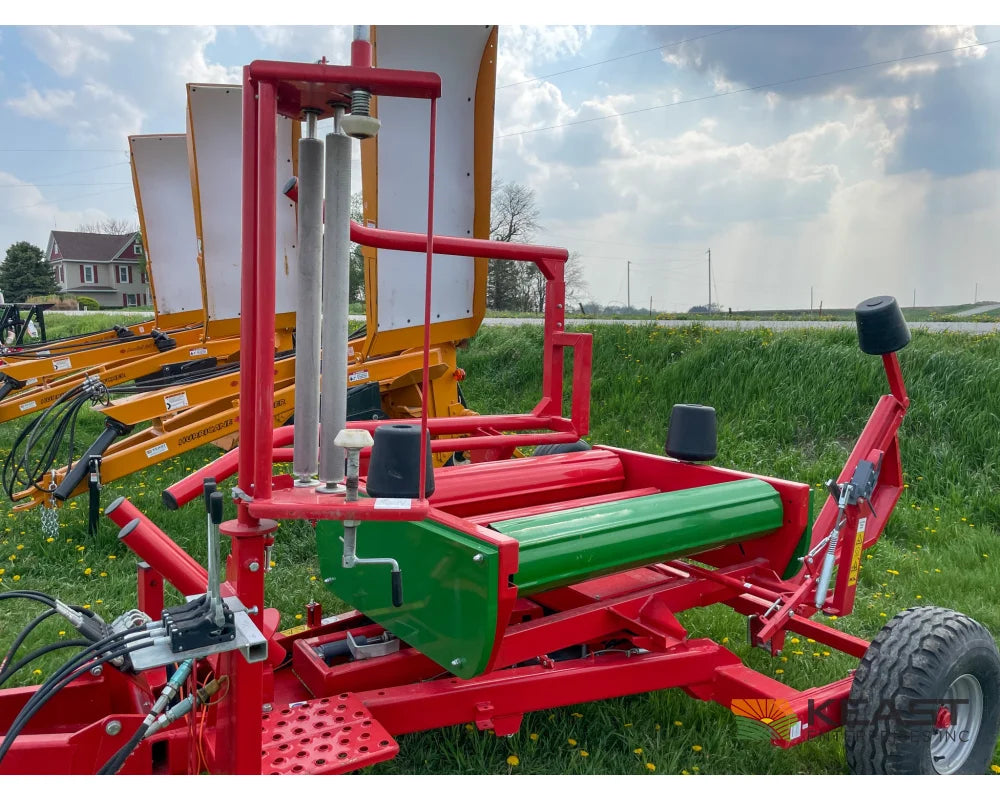 Farm King BW200 Pull-Type Bale Wrapper 4’ x 4’ and 4’ x 5’ Bale Capacity Bale Wrappers