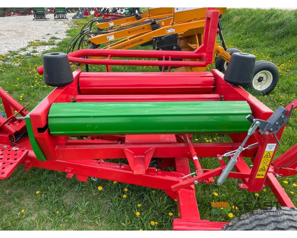 Farm King BW200 Pull-Type Bale Wrapper 4’ x 4’ and 4’ x 5’ Bale Capacity Bale Wrappers