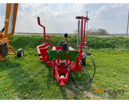 Farm King BW200 Pull-Type Bale Wrapper 4’ x 4’ and 4’ x 5’ Bale Capacity Bale Wrappers