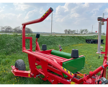 Farm King BW200 Pull-Type Bale Wrapper 4’ x 4’ and 4’ x 5’ Bale Capacity Bale Wrappers