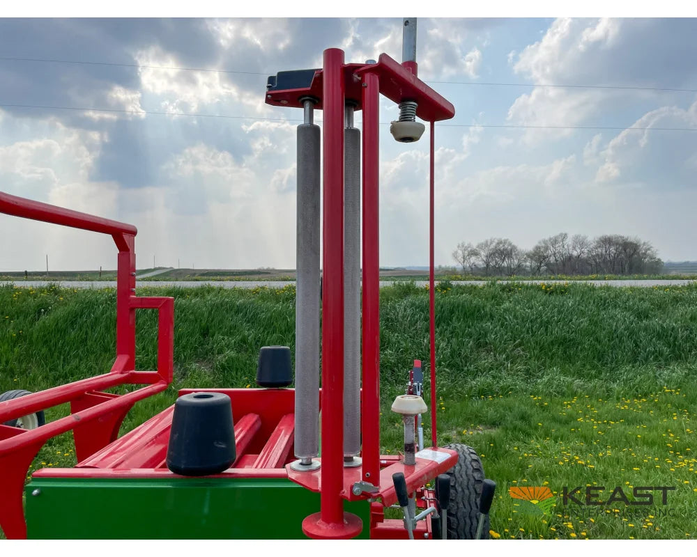 Farm King BW200 Pull-Type Bale Wrapper 4’ x 4’ and 4’ x 5’ Bale Capacity Bale Wrappers