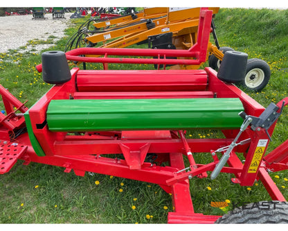 Farm King BW200 Pull-Type Bale Wrapper 4’ x 4’ and 4’ x 5’ Bale Capacity Bale Wrappers
