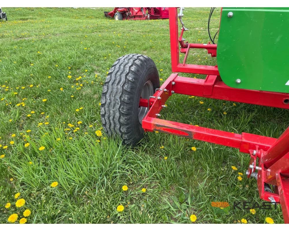Farm King BW200 Pull-Type Bale Wrapper 4’ x 4’ and 4’ x 5’ Bale Capacity Bale Wrappers
