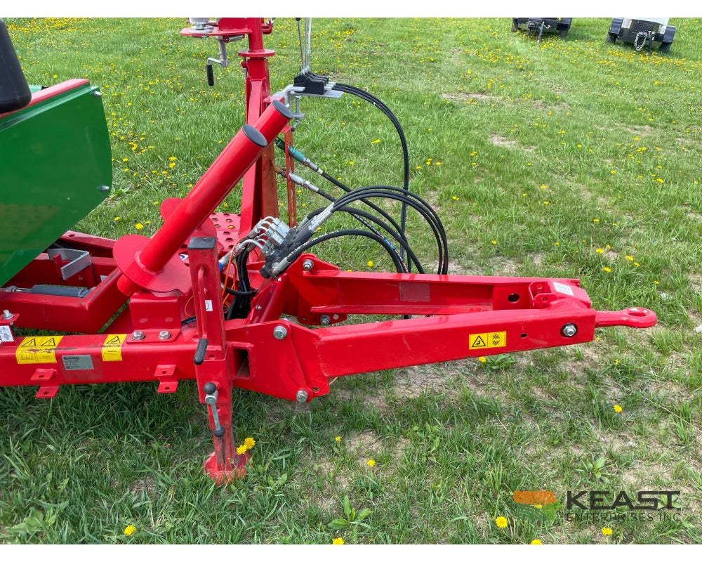 Farm King BW200 Pull-Type Bale Wrapper 4’ x 4’ and 4’ x 5’ Bale Capacity Bale Wrappers