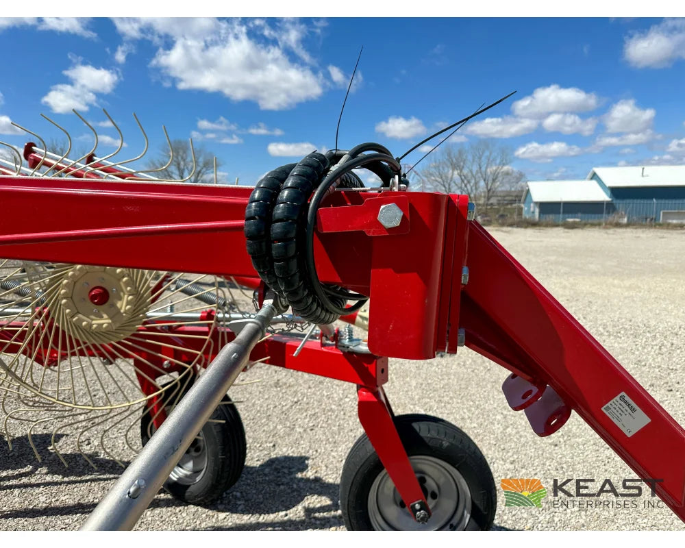 Farm King Easy Rake Superstar ERS16 / ERS18 / ERS20 16-20 Wheels 32’-38’ Working Width 9.2’ Transport Width Hay Rakes