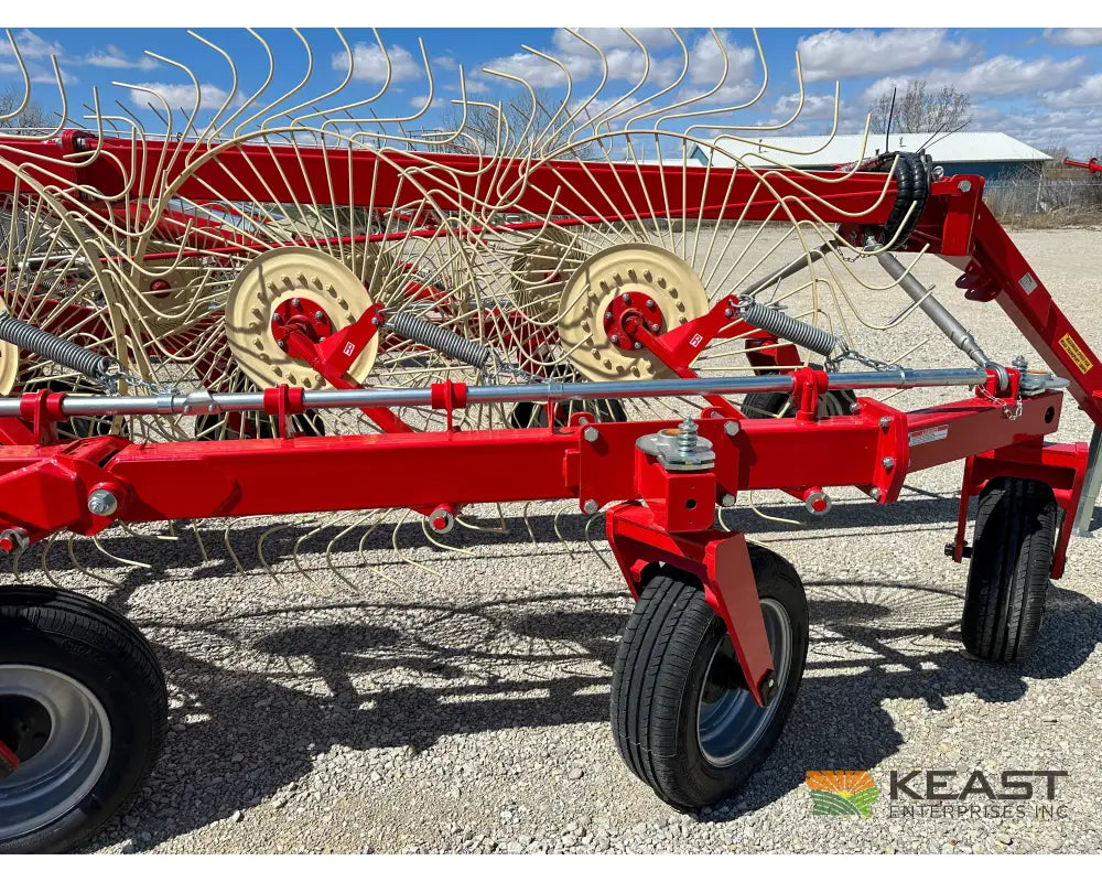 Farm King Easy Rake Superstar ERS16 / ERS18 / ERS20 16-20 Wheels 32’-38’ Working Width 9.2’ Transport Width Hay Rakes