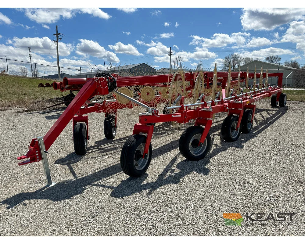 Farm King Easy Rake Superstar ERS16 / ERS18 / ERS20 16-20 Wheels 32’-38’ Working Width 9.2’ Transport Width Hay Rakes