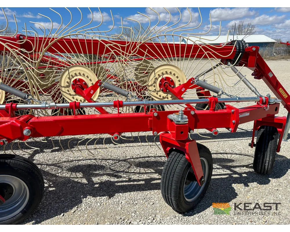 Farm King Easy Rake Superstar ERS16 / ERS18 / ERS20 16-20 Wheels 32’-38’ Working Width 9.2’ Transport Width Hay Rakes