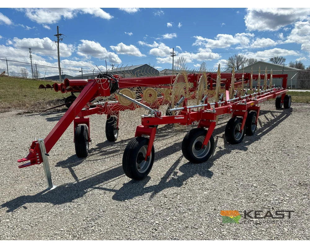 Farm King Easy Rake Superstar ERS16 / ERS18 / ERS20 16-20 Wheels 32’-38’ Working Width 9.2’ Transport Width Hay Rakes