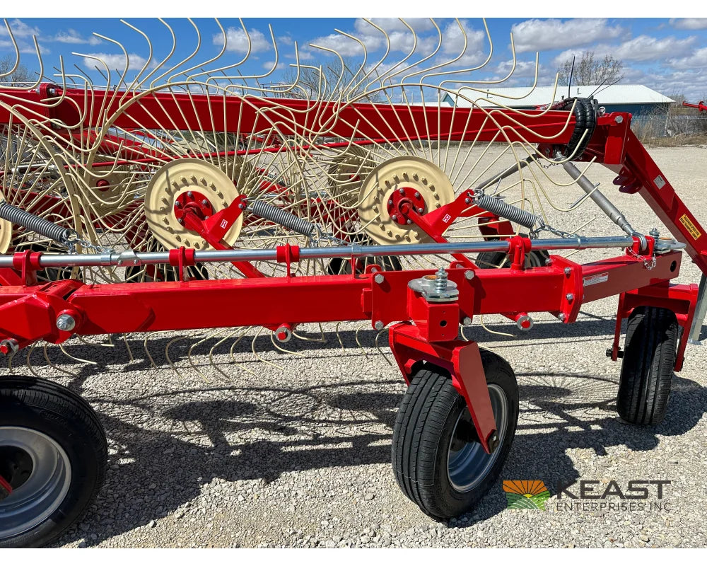 Farm King Easy Rake Superstar ERS16 / ERS18 / ERS20 16-20 Wheels 32’-38’ Working Width 9.2’ Transport Width Hay Rakes