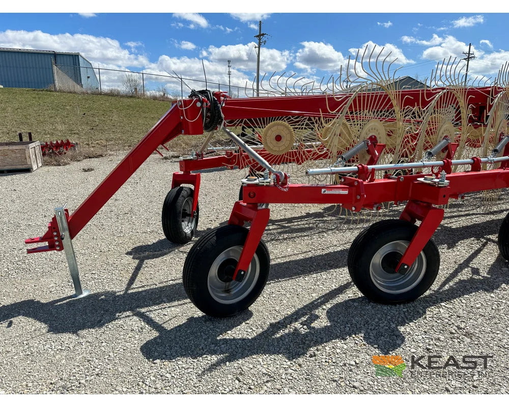 Farm King Easy Rake Superstar ERS16 / ERS18 / ERS20 16-20 Wheels 32’-38’ Working Width 9.2’ Transport Width Hay Rakes